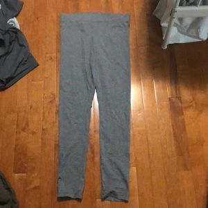 Light gray leggings